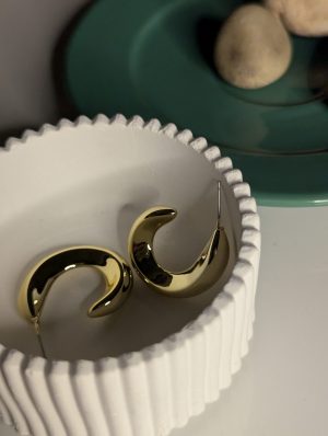 Gold thick crescent